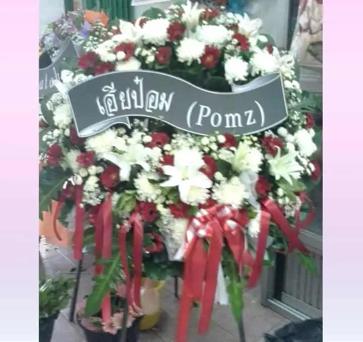 พวงหรีดดอกไม้สด