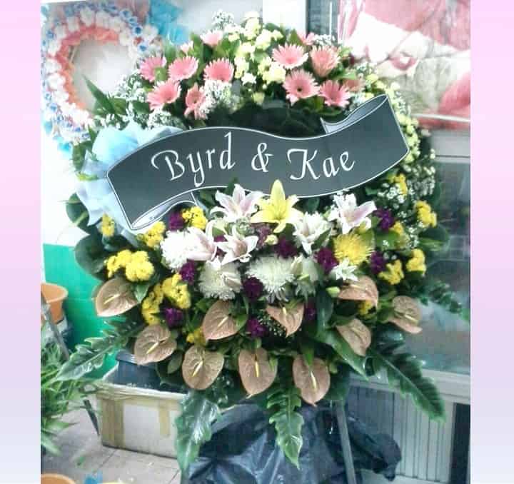 พวงหรีดดอกไม้สด