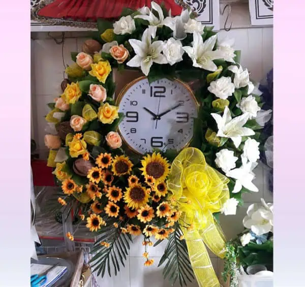 wreath_clock