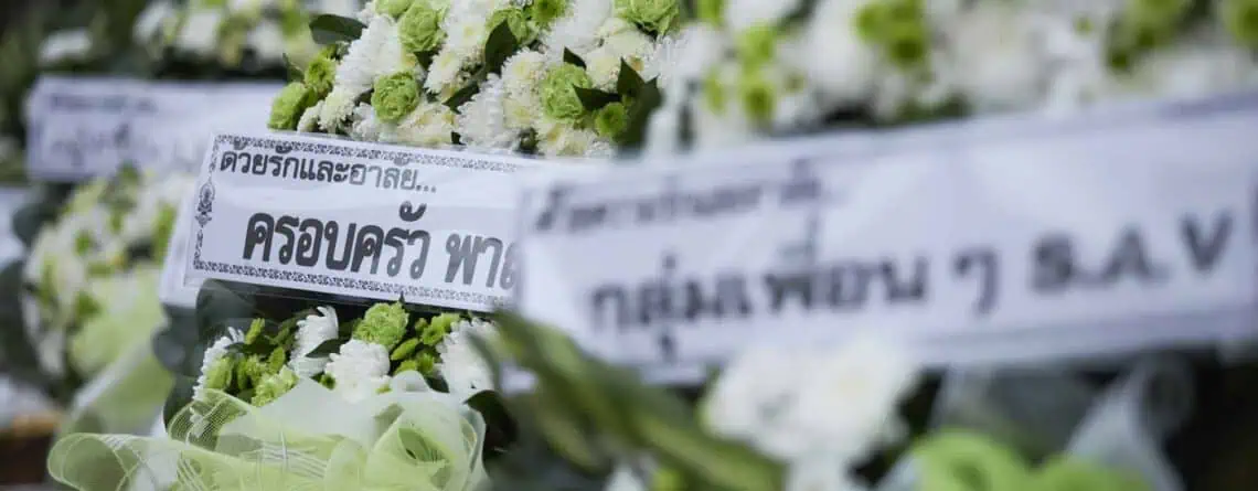 พวงหรีดดอกไม้สด
