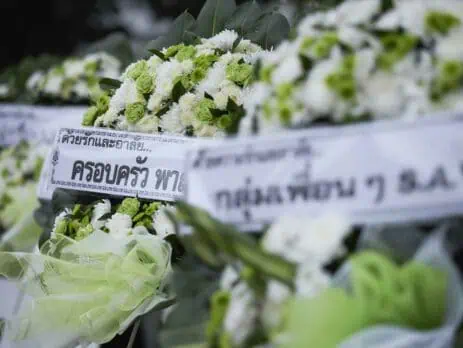 พวงหรีดดอกไม้สด