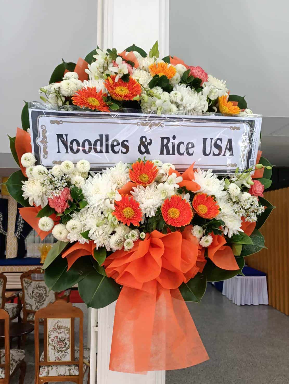 พวงหรีดดอกไม้สด