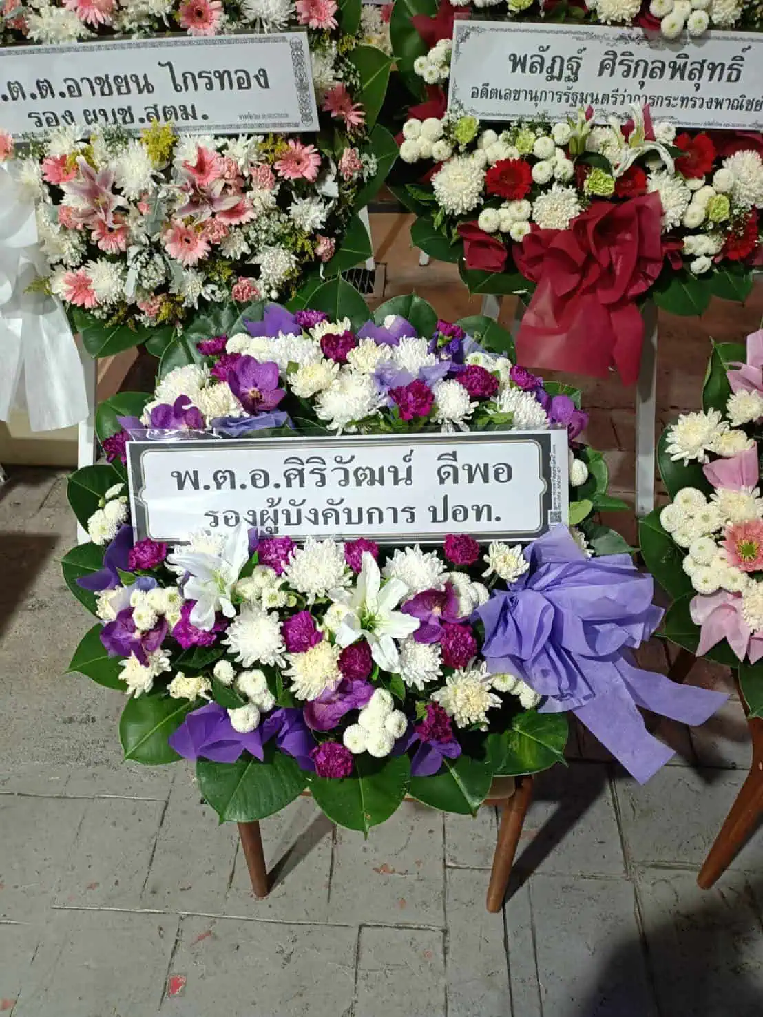 พวงหรีดดอกไม้สด