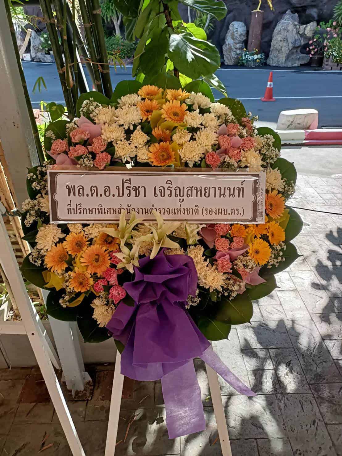 พวงหรีดดอกไม้สด
