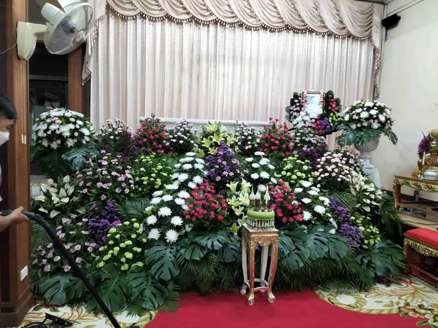 จัดดอกไม้หน้าศพ-แบบที่ 10 พวงหรีดดอกไม้สด ดอกไม้หน้าศพ
