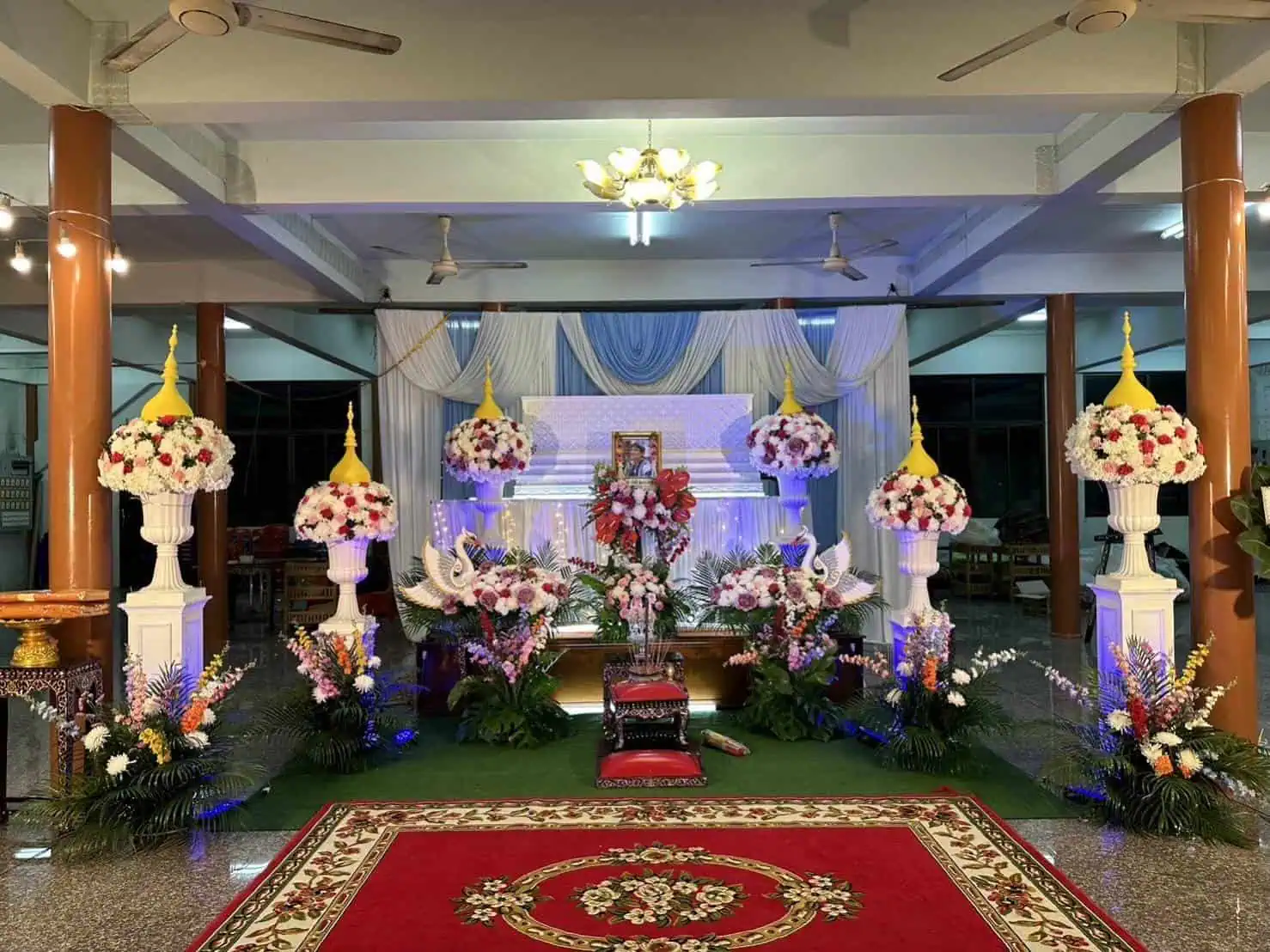 จัดดอกไม้หน้าศพ-แบบที่ 11 พวงหรีดดอกไม้แห้ง ดอกไม้งานศพ